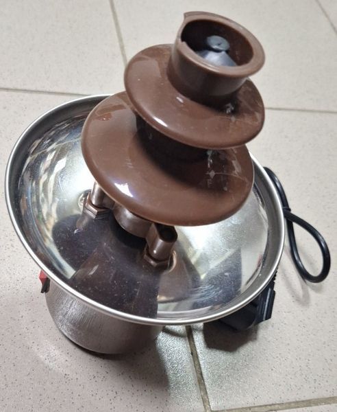 ОЧЕНКА! Шоколадний фонтан мінікомпонентю Mini Chocolate Fondue Fountain (Підбито шийку, немає паковання 2071) MIN2071 фото